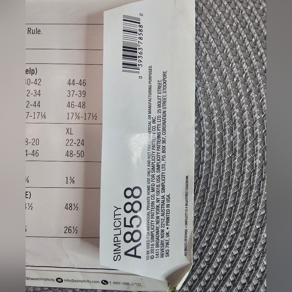 Simplicity Patterns Misses' Knit Top - Picture 3 of 4